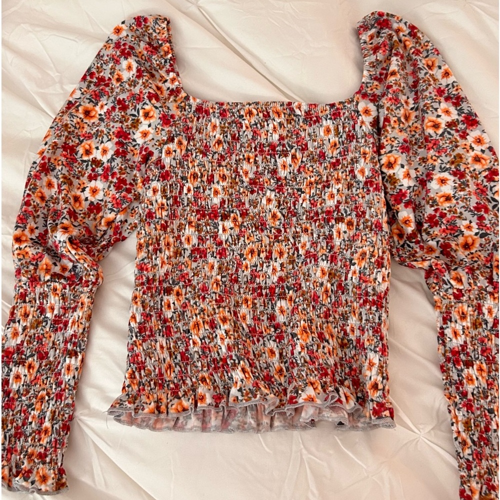 Super pretty long sleeve floral pink top. Great condition